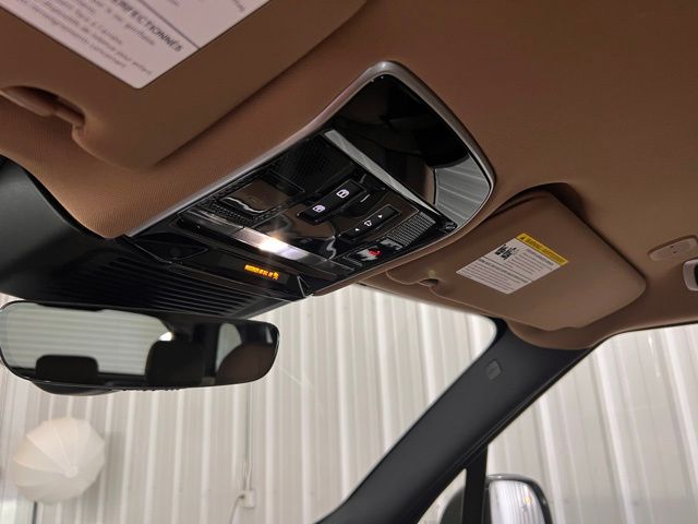 2025 Land Rover Range Rover SE photo 25