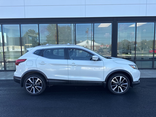 2017 Nissan Rogue Sport SL photo 2