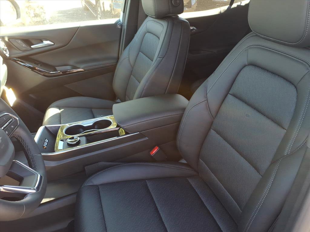 2026 Chevrolet Equinox LT photo 4