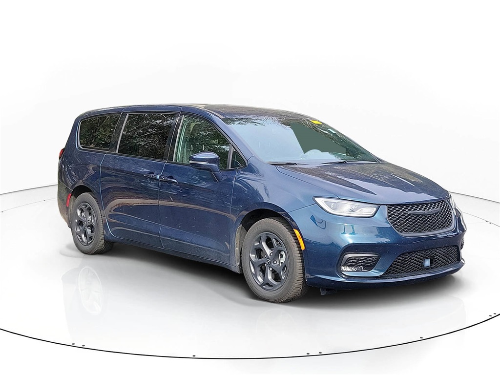 2022 Chrysler Pacifica Hybrid Touring L's photo
