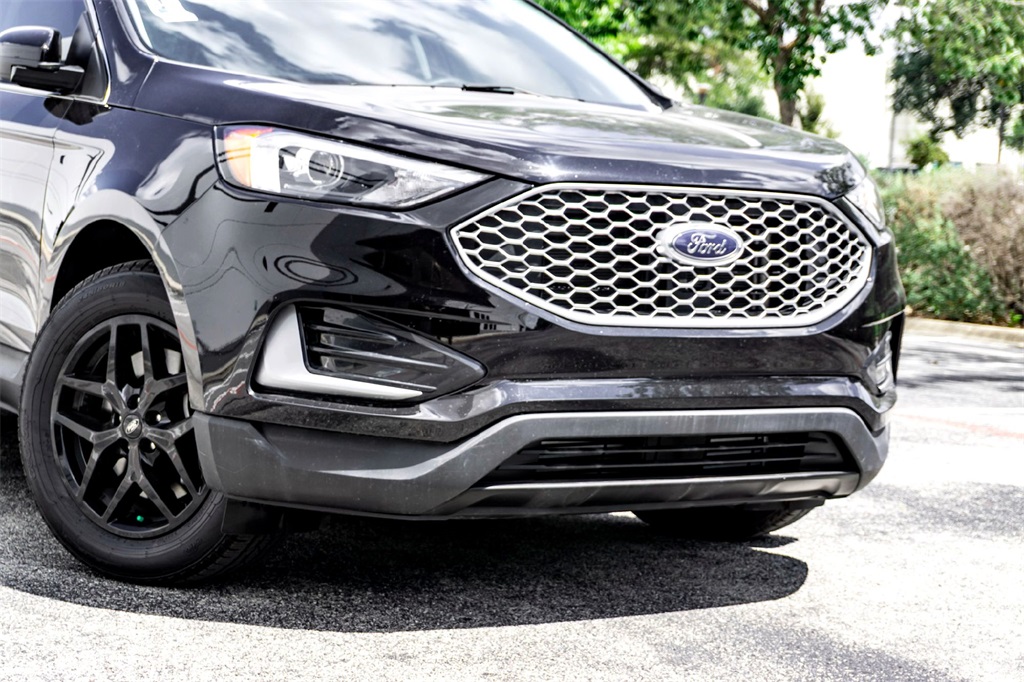 2024 Ford Edge SEL photo 2