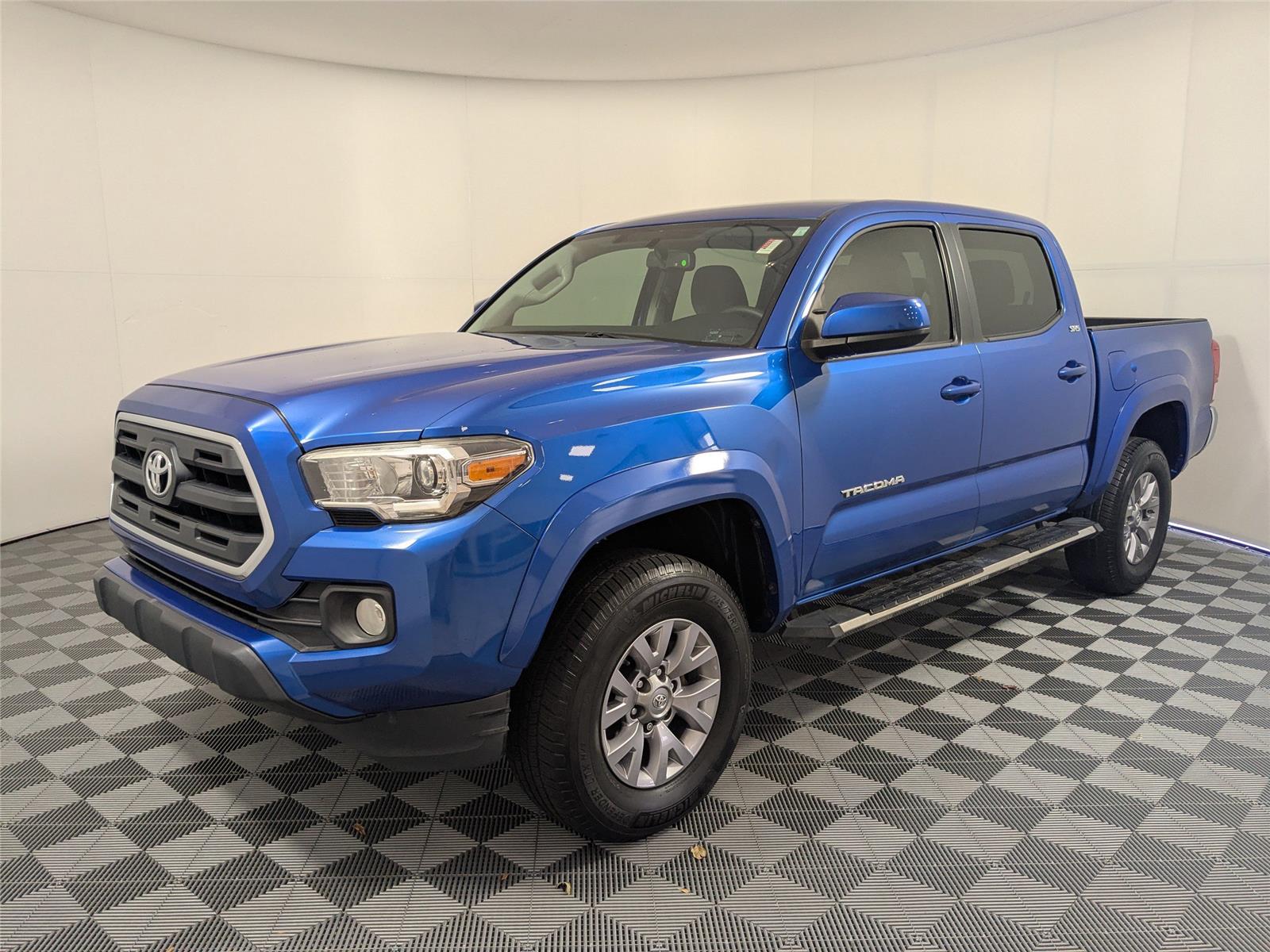 2017 Toyota Tacoma SR5's photo
