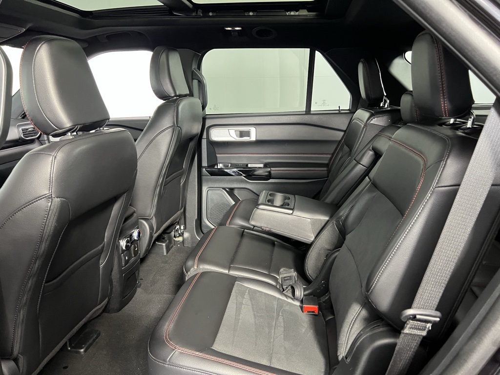 2024 Ford Explorer ST-Line photo 22