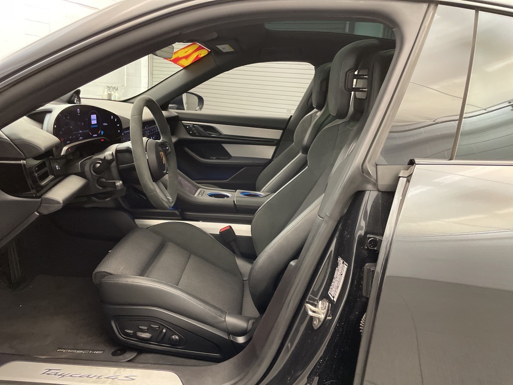 2024 Porsche Taycan 4S photo 17