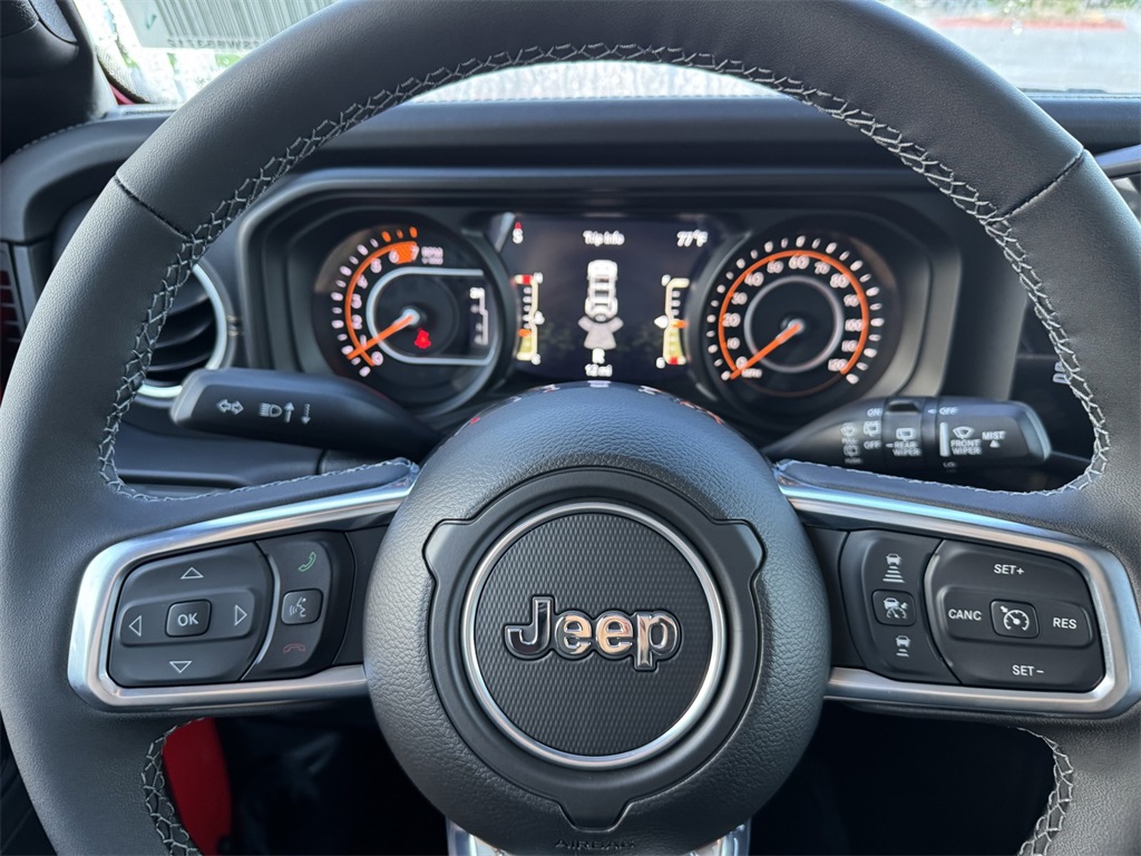 2025 Jeep Wrangler Sahara photo 20