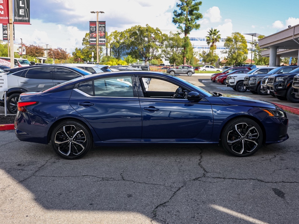 2023 Nissan Altima 2.5 SR photo 2