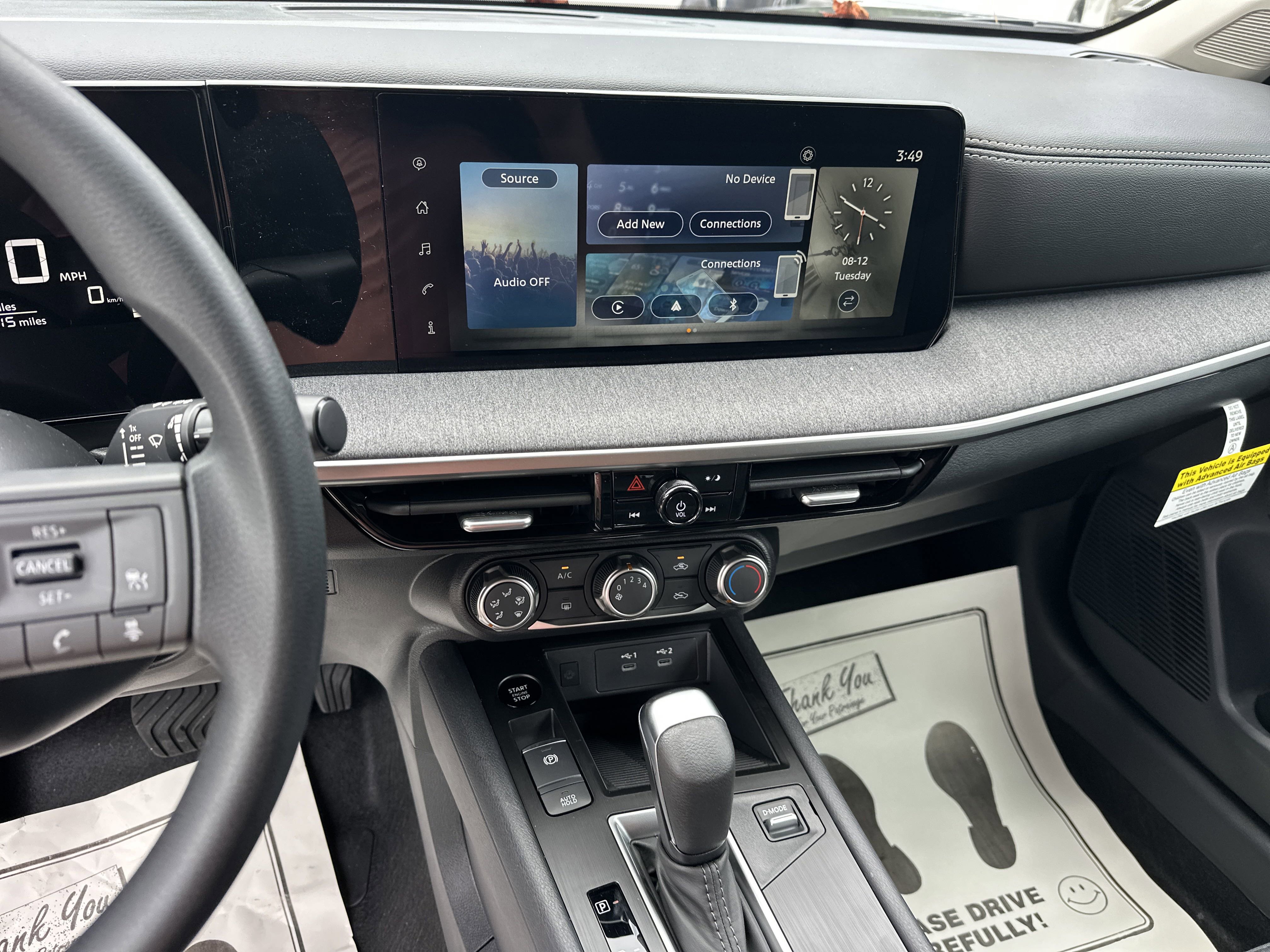 2025 Nissan Kicks SV photo 8