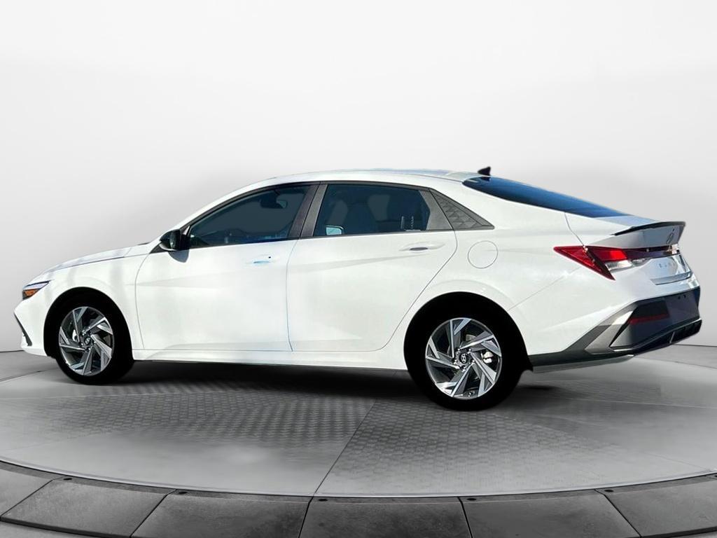 2025 Hyundai Elantra SEL Sport photo 4