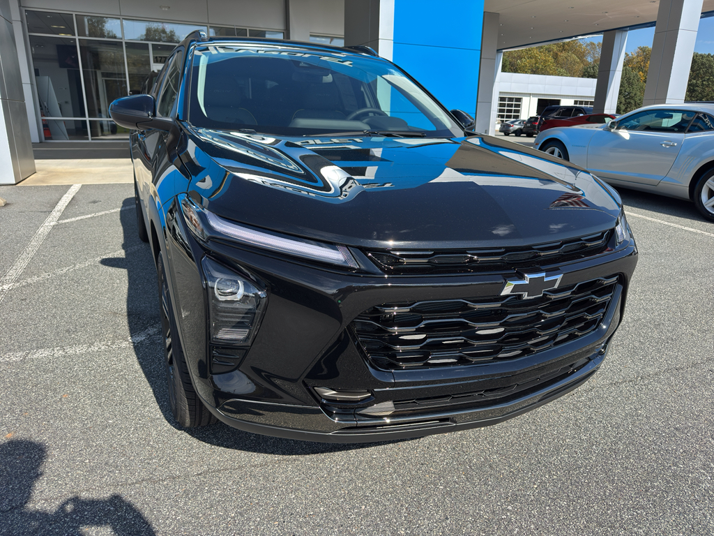 2026 Chevrolet Trax ACTIV photo 2