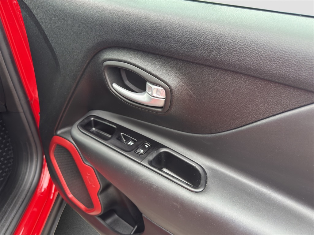 2023 Jeep Renegade Latitude Upland photo 17