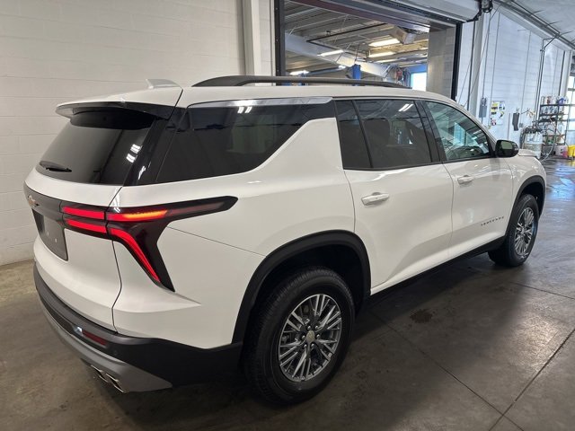 2025 Chevrolet Traverse photo 2