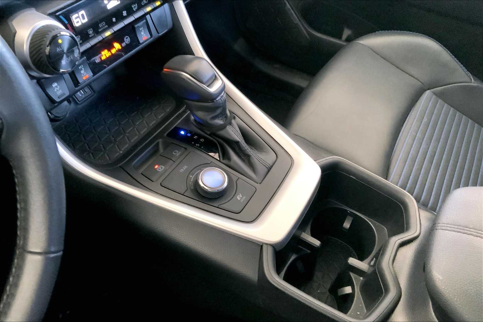 2024 Toyota RAV4 Hybrid XSE photo 13