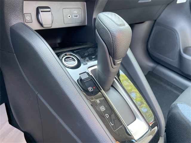 2025 Nissan Versa 1.6 SV photo 24