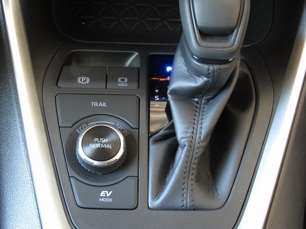 2025 Toyota RAV4 Hybrid XLE photo 29
