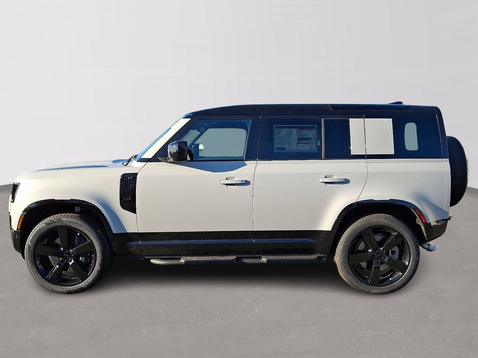 2026 Land Rover Defender 110 X-Dynamic SE photo 5