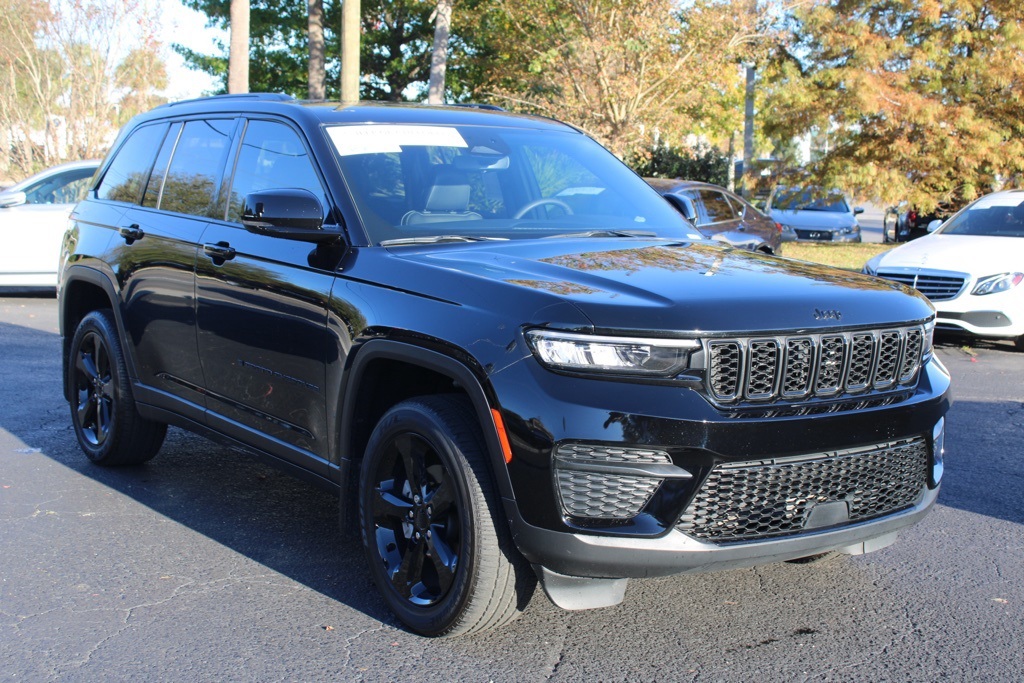 2023 Jeep Grand Cherokee Altitude photo 3