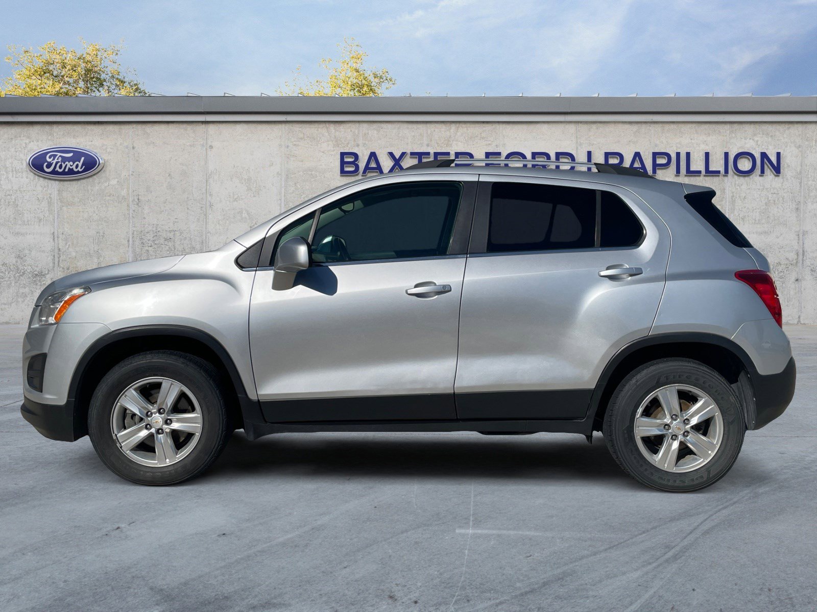 2015 Chevrolet Trax LT photo 2