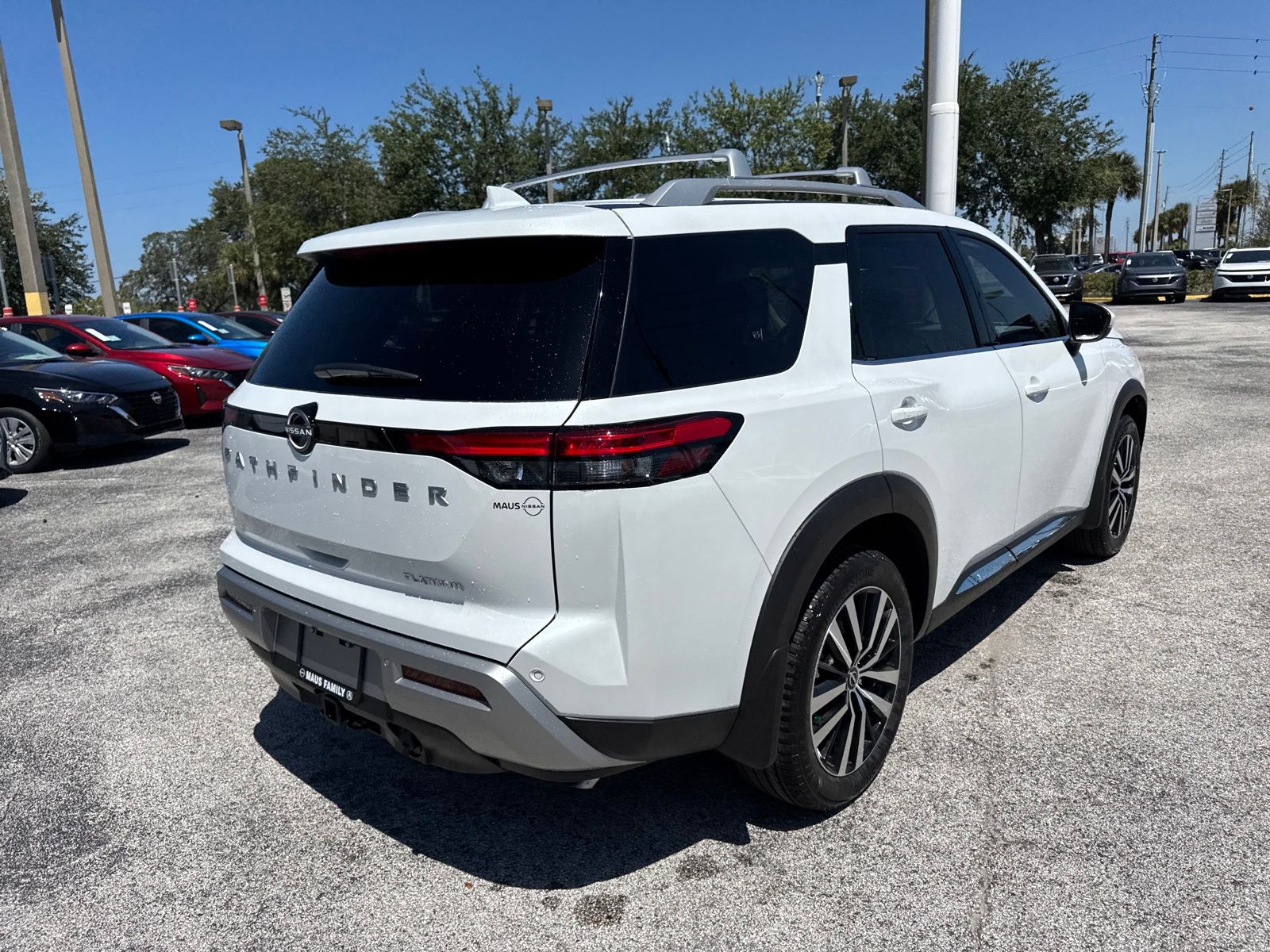 2025 Nissan Pathfinder Platinum photo 4