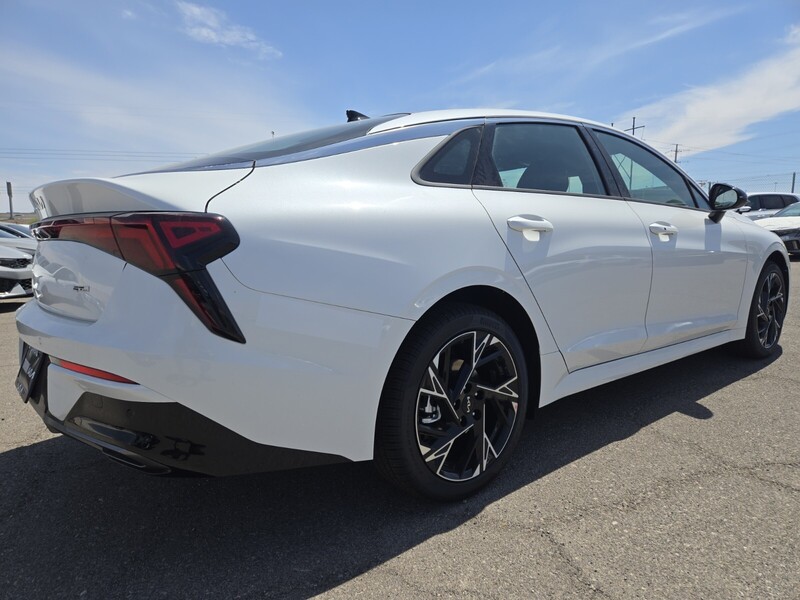 2025 Kia K5 GT-Line photo 3