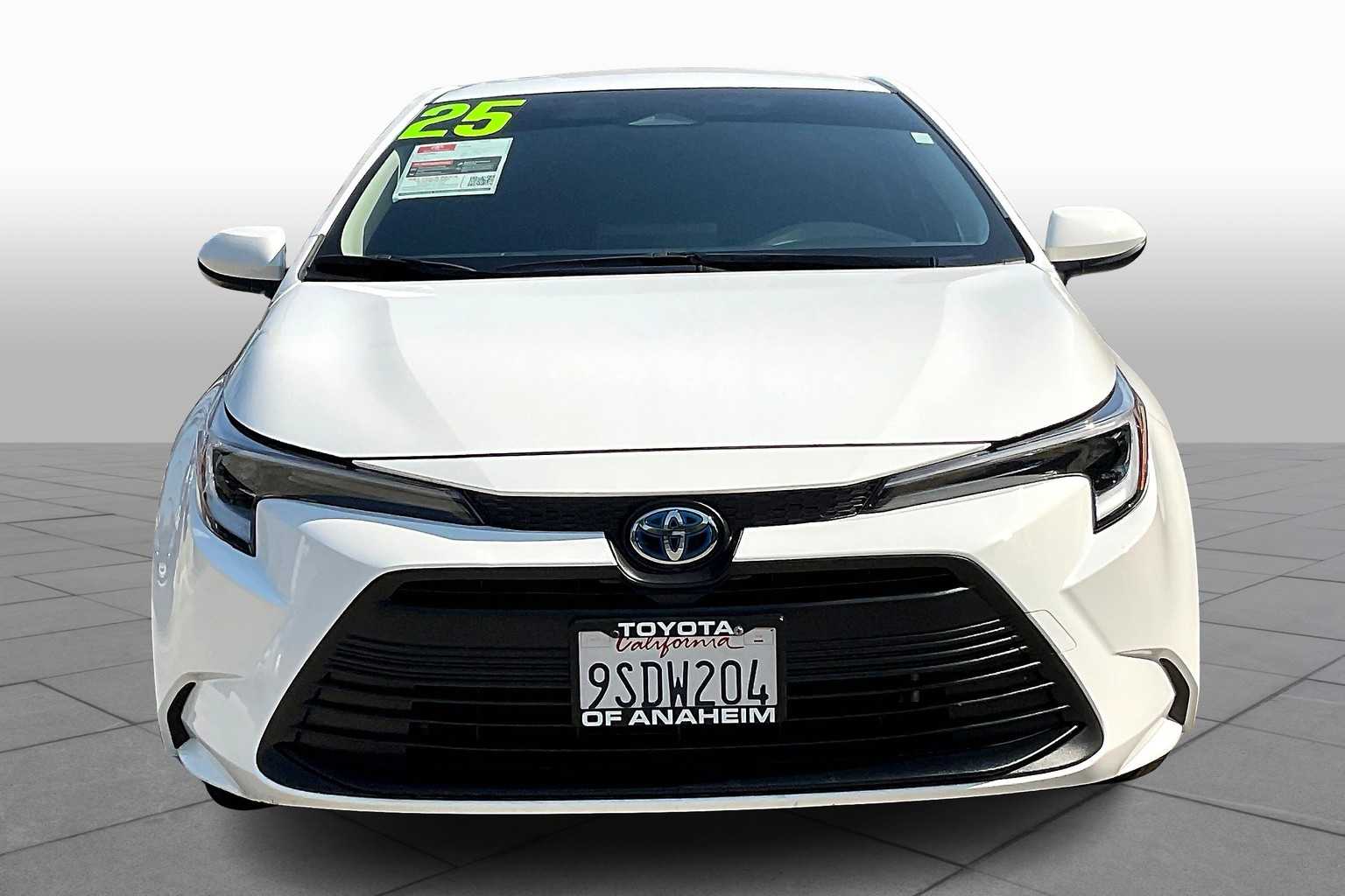 2025 Toyota Corolla Hybrid LE photo 3