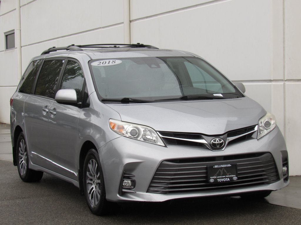 2018 Toyota Sienna XLE photo 2