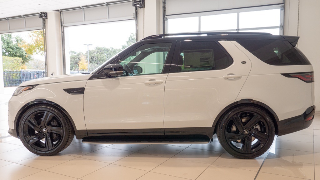 2025 Land Rover Discovery SE photo 4