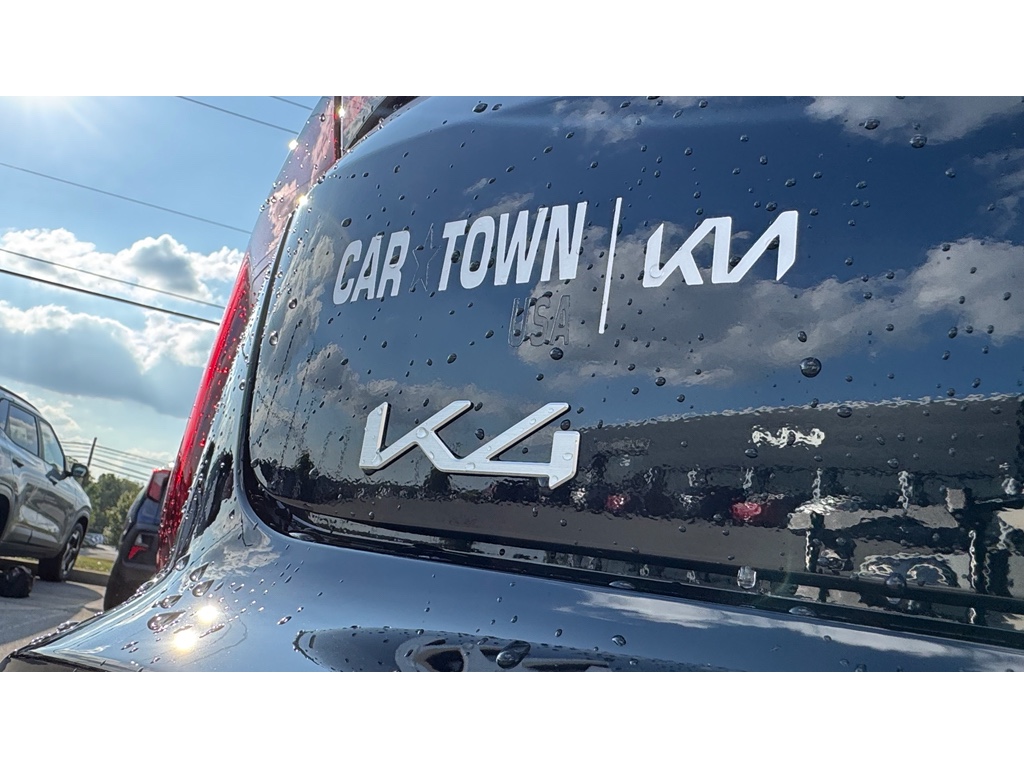 2025 Kia K4 GT-Line photo 4