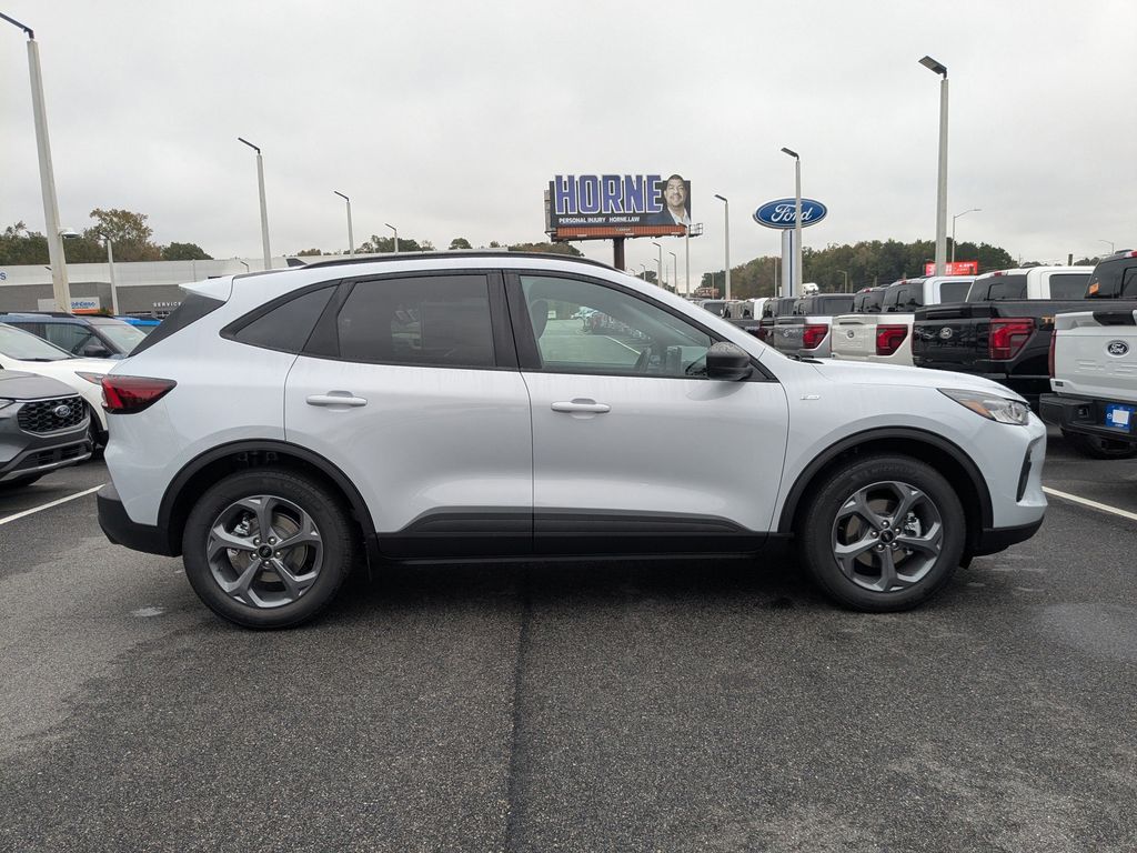 2026 Ford Escape ST-Line photo 2