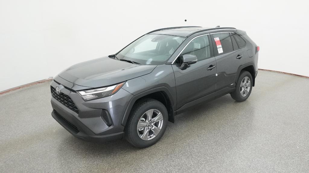 2025 Toyota RAV4 XLE's photo