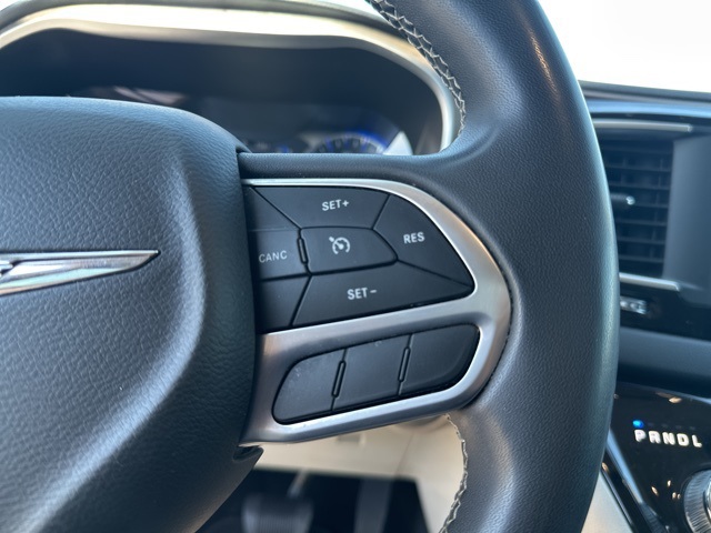 2022 Chrysler Voyager LX photo 13