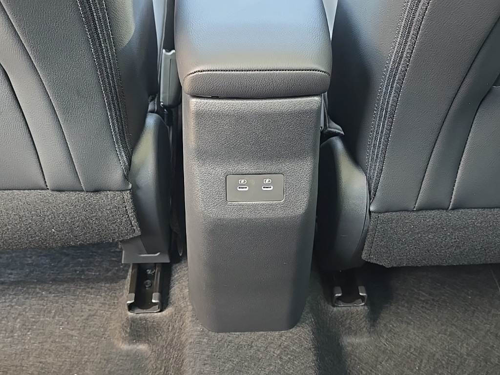 2025 Nissan Kicks SR photo 18