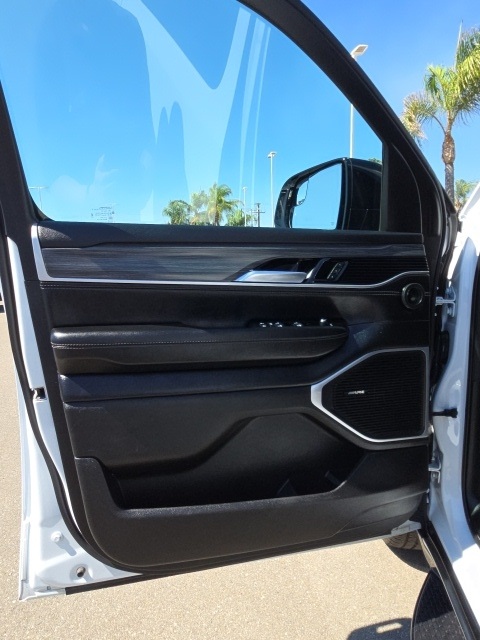 2023 Jeep Wagoneer L Series II photo 26
