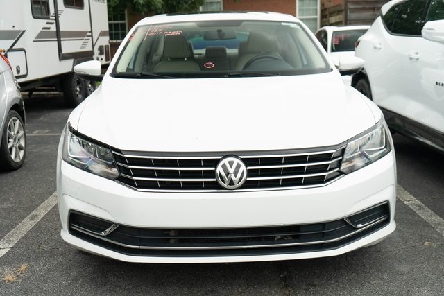 2017 Volkswagen Passat SE photo 2