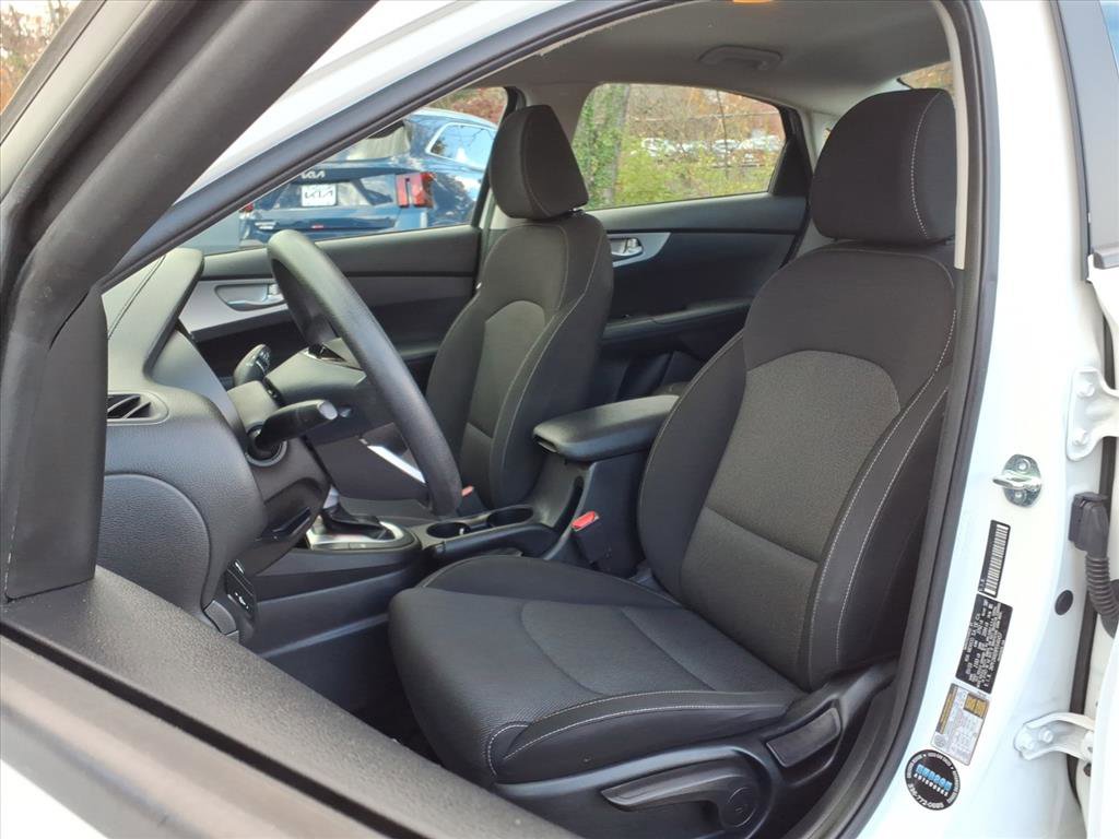2023 Kia Forte LXS photo 3