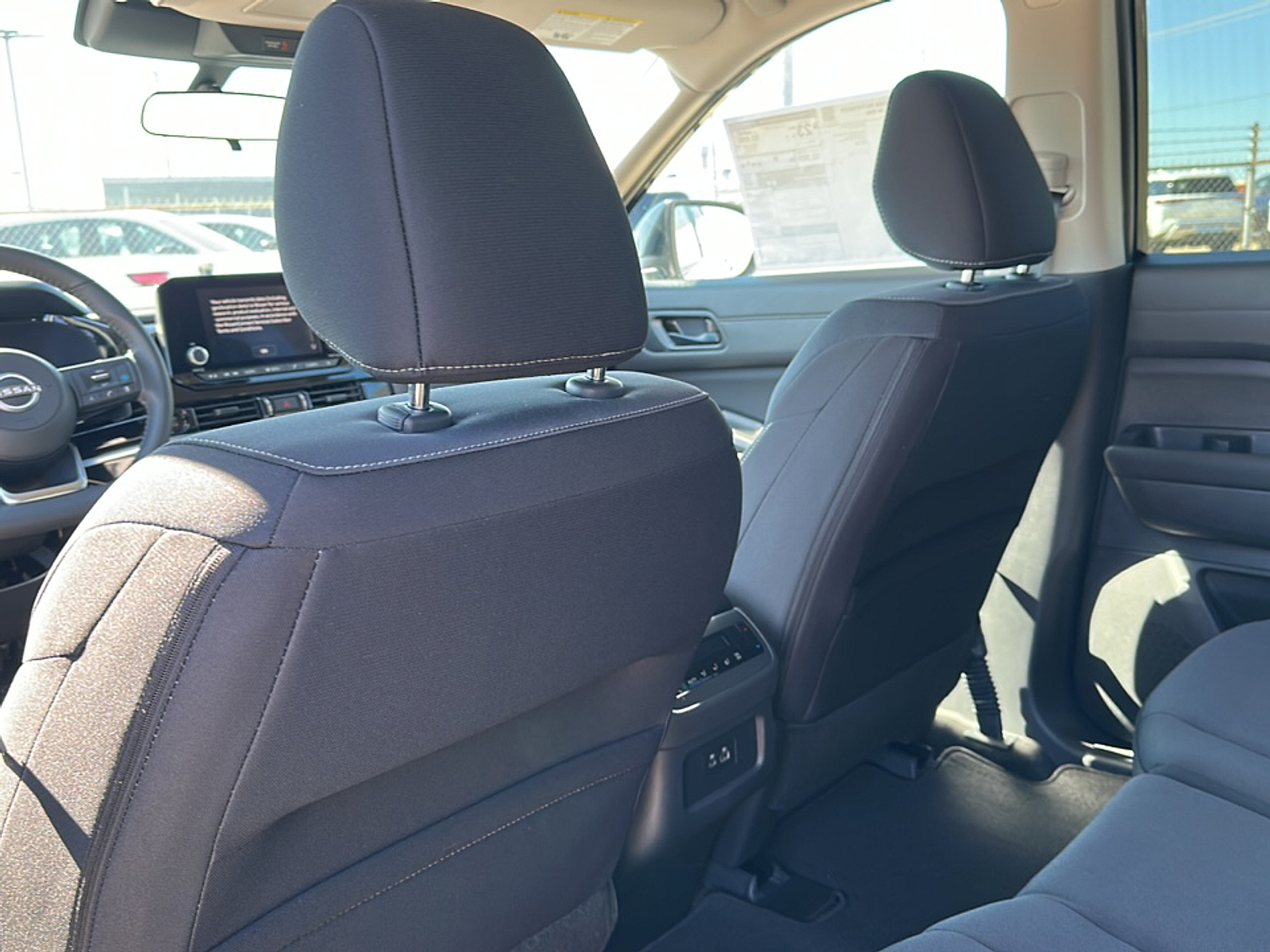 2025 Nissan Pathfinder SV photo 3