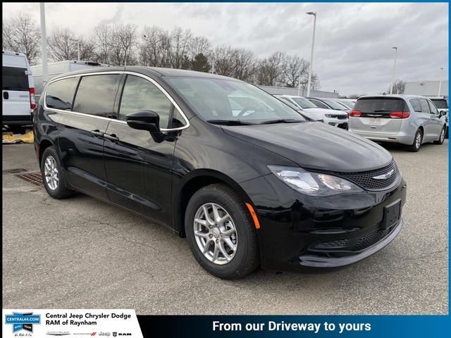 2026 Chrysler Voyager LX's photo