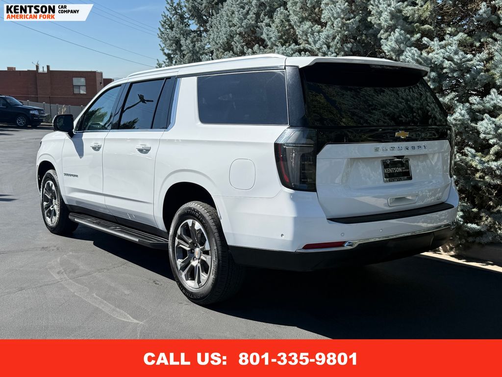 2025 Chevrolet Suburban LT photo 6