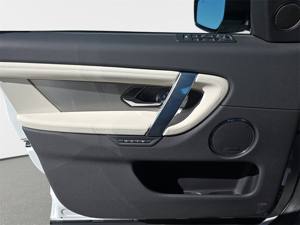 2025 Land Rover Discovery Sport SE photo 25