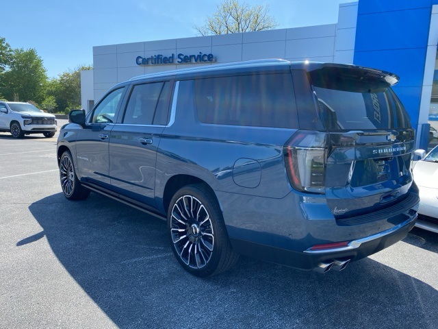 2025 Chevrolet Suburban High Country photo 3