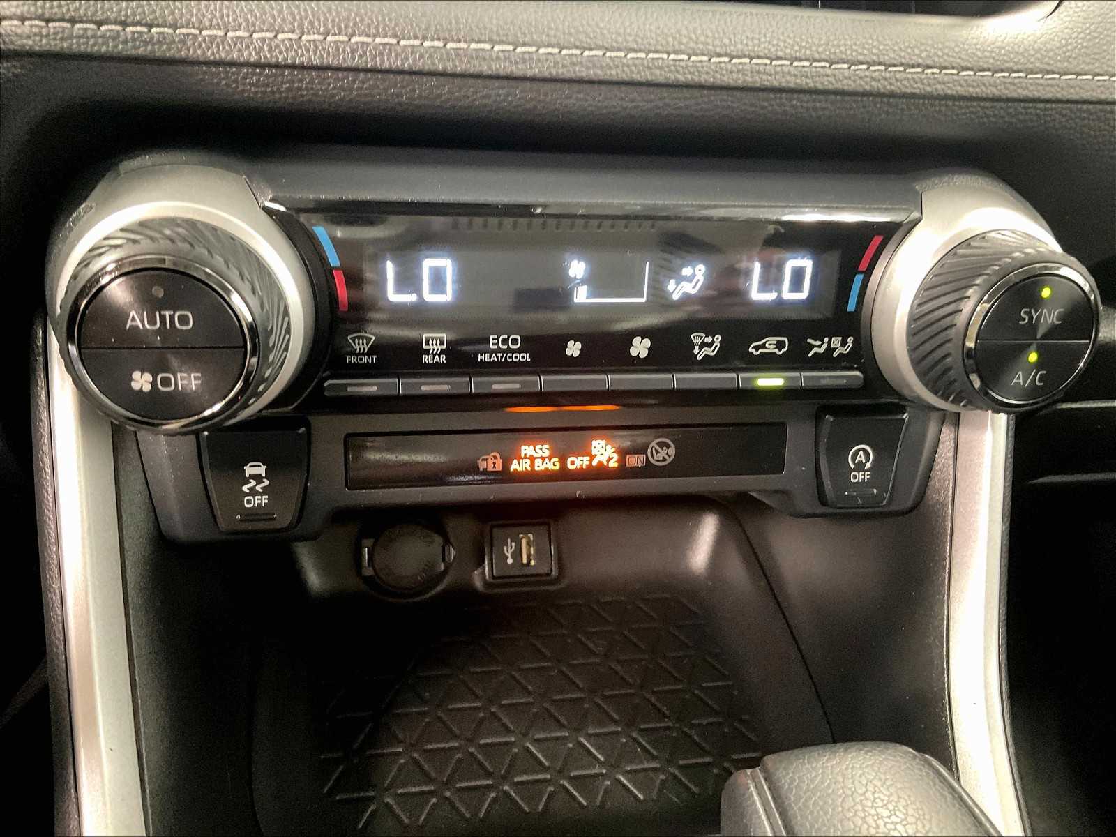 2023 Toyota RAV4 XLE photo 25