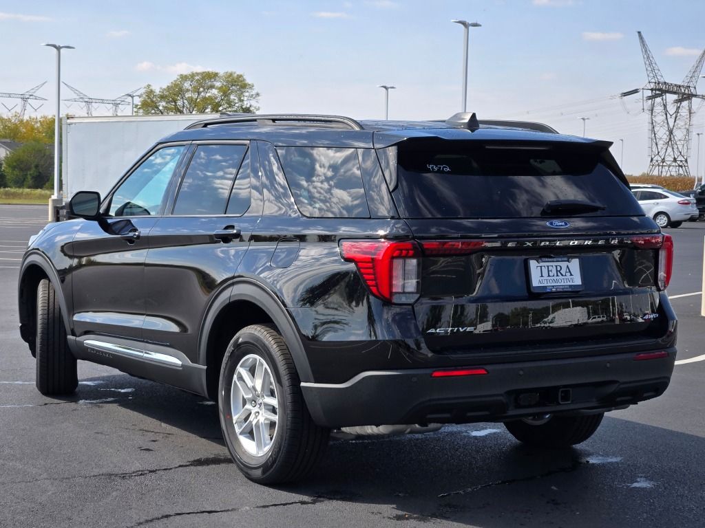 2025 Ford Explorer photo 15