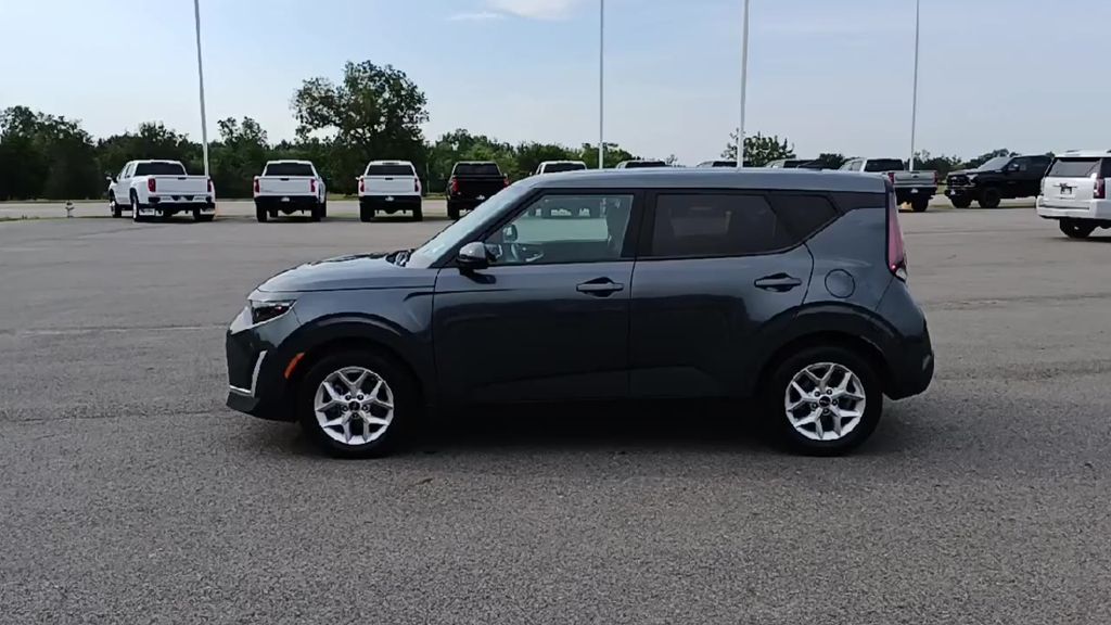 2023 Kia Soul LX photo 4