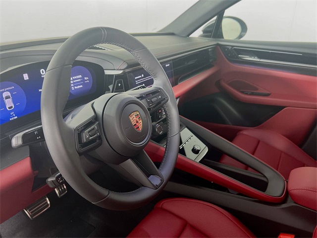 2025 Porsche Macan Electric photo 4