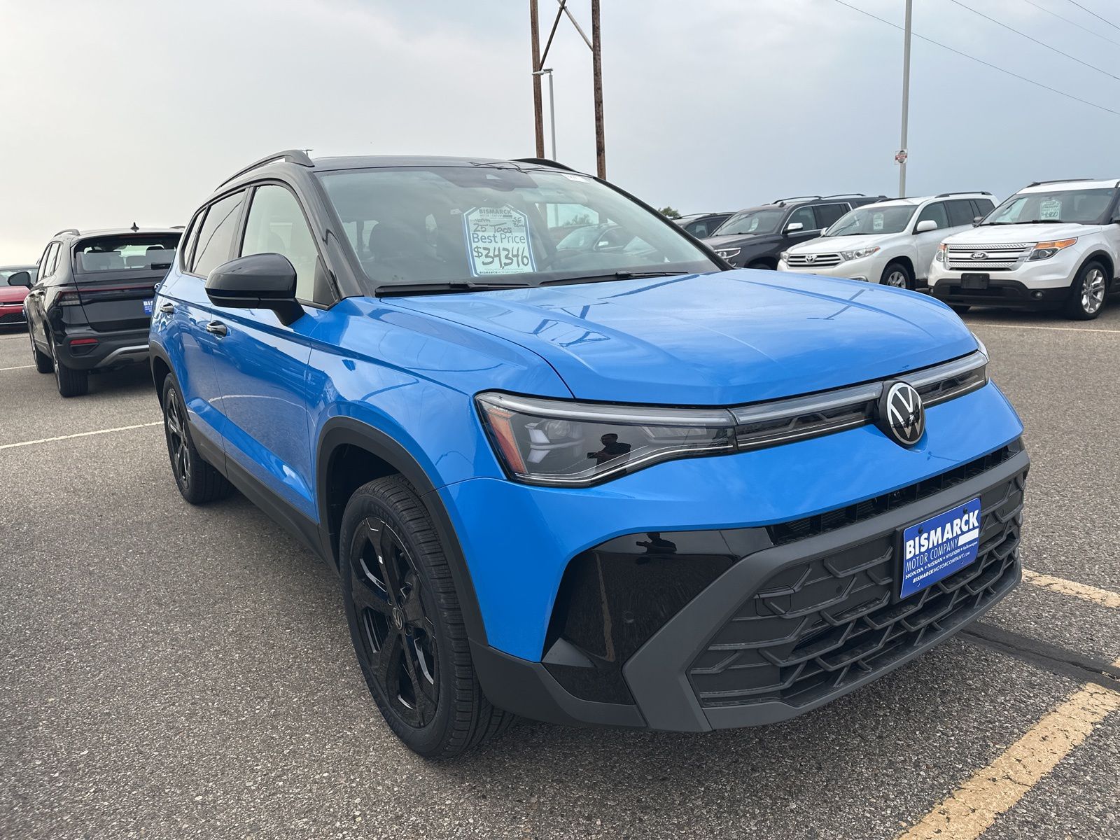 2025 Volkswagen Taos SE photo 3