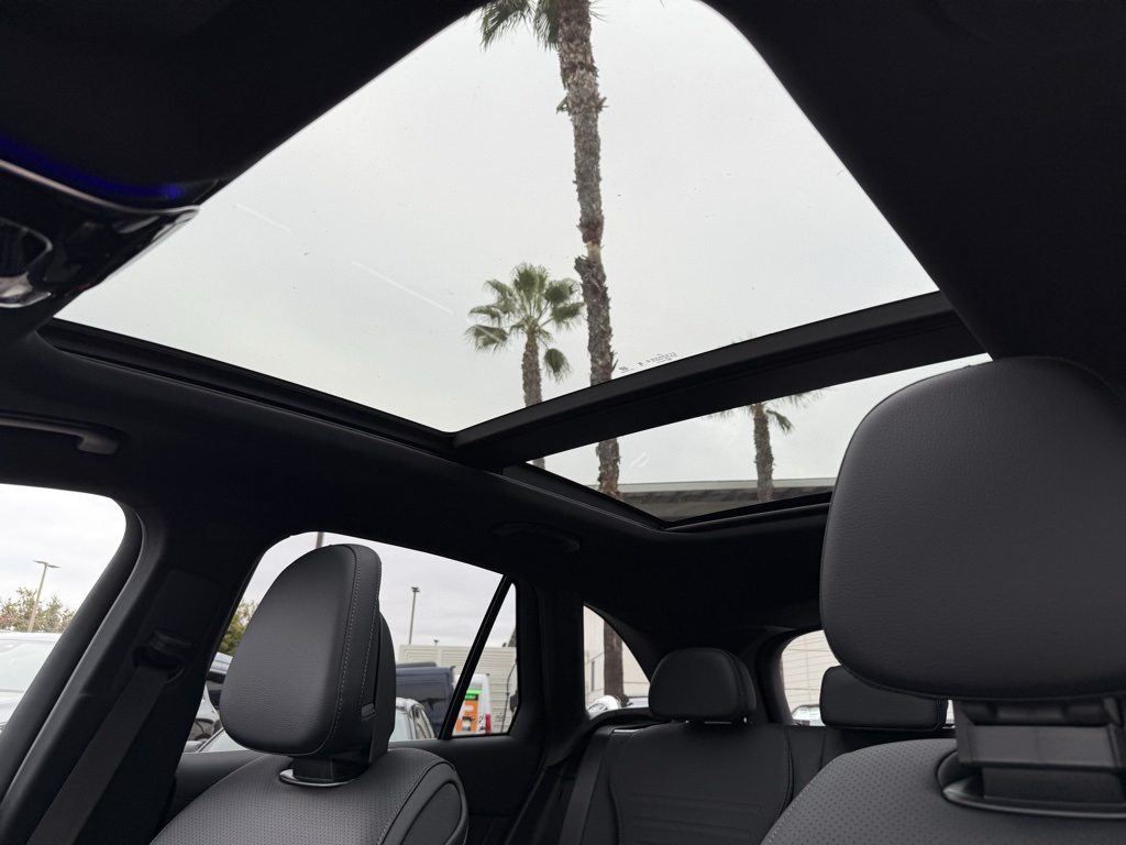 2026 Mercedes Benz GLC 300 photo 2