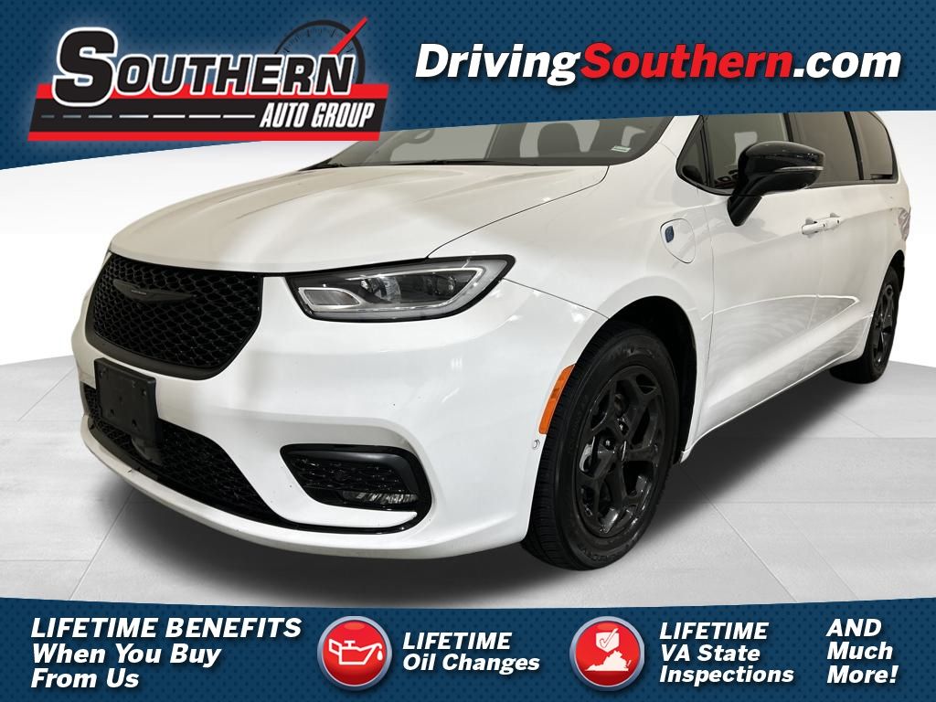 2024 Chrysler Pacifica PHEV Select's photo