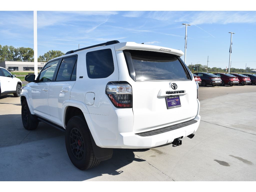 2022 Toyota 4Runner SR5 Premium photo 4