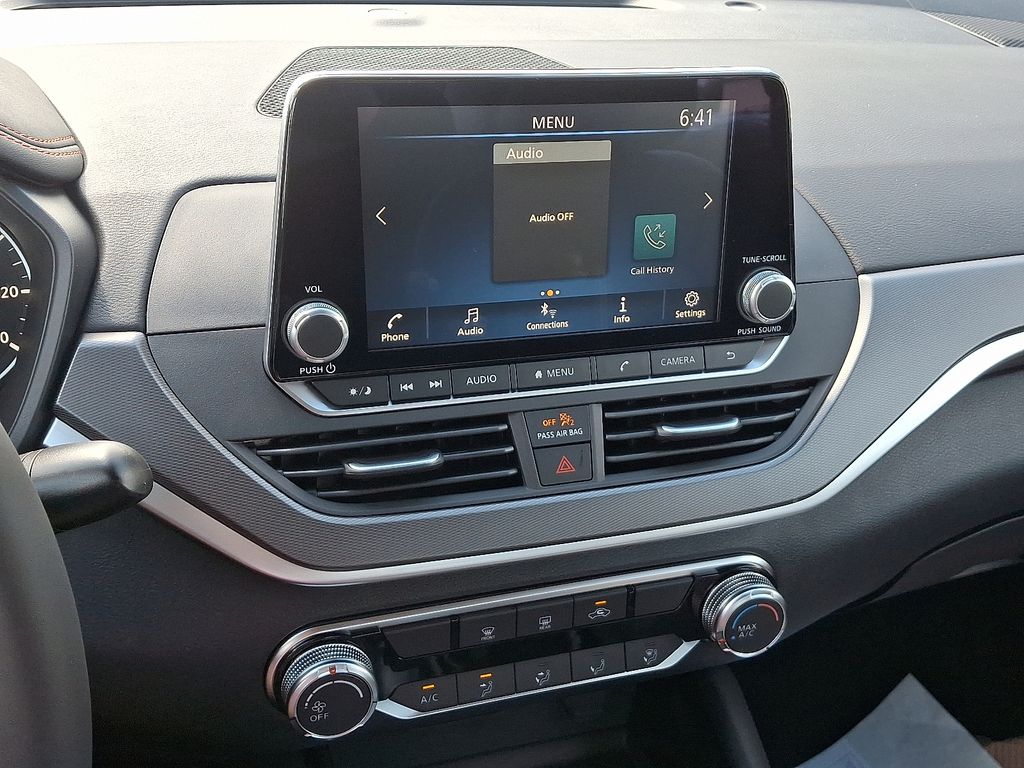 2025 Nissan Altima 2.5 SR photo 8