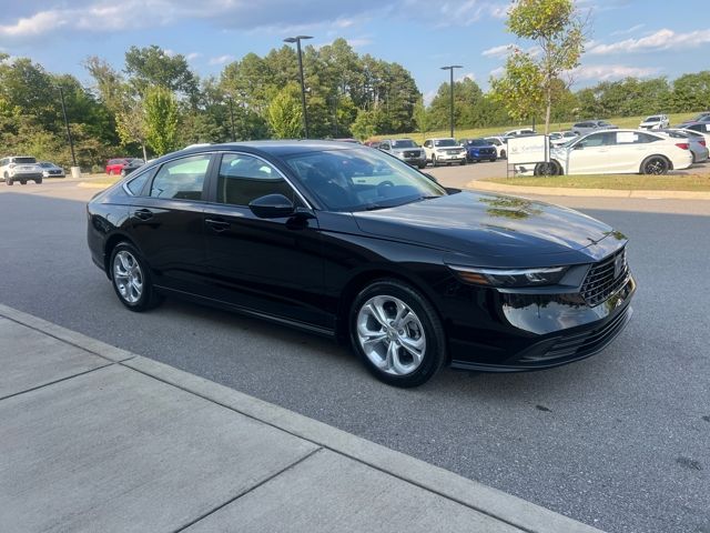 2025 Honda Accord LX photo 6