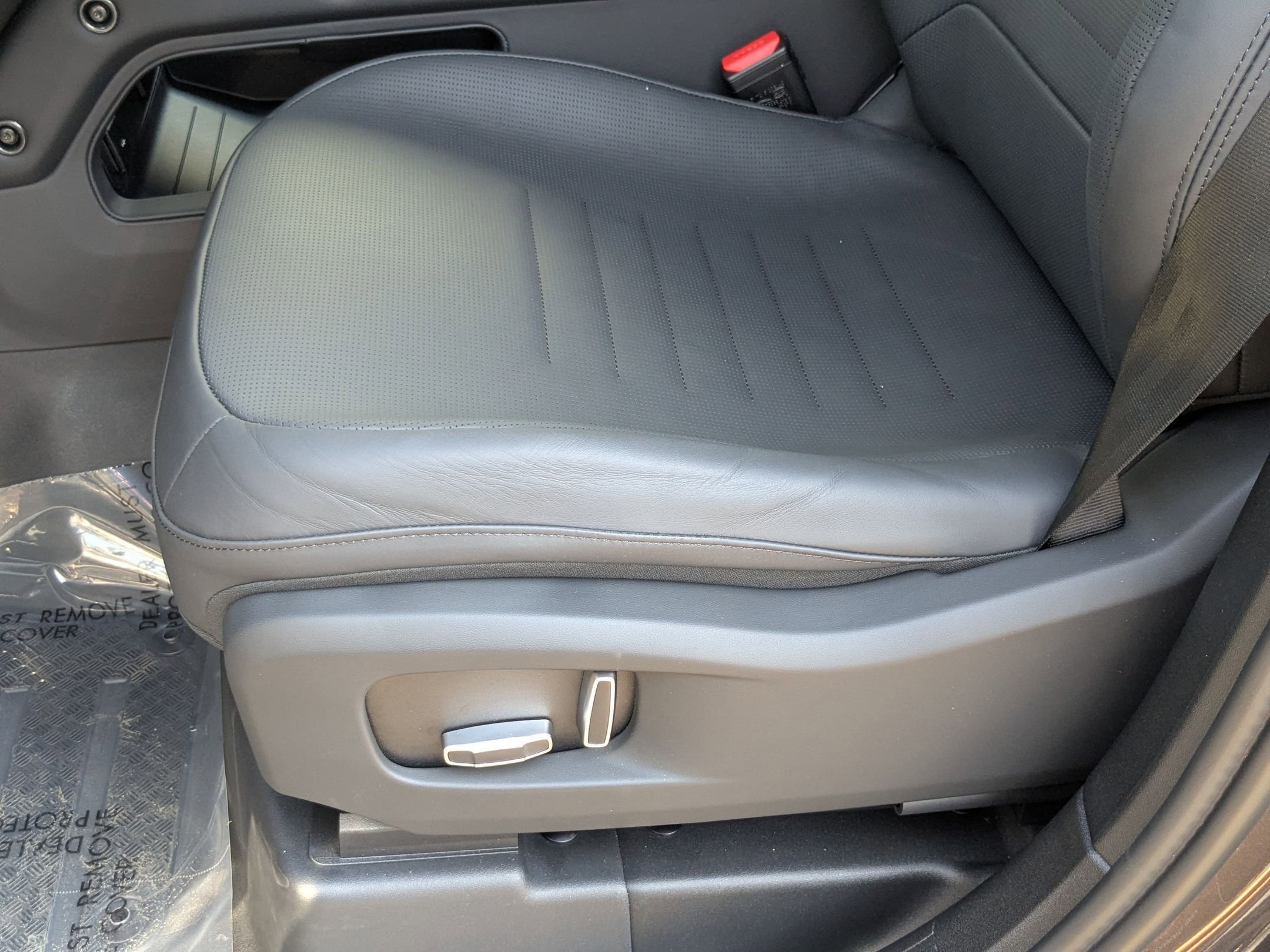 2025 Land Rover Defender 110 photo 3